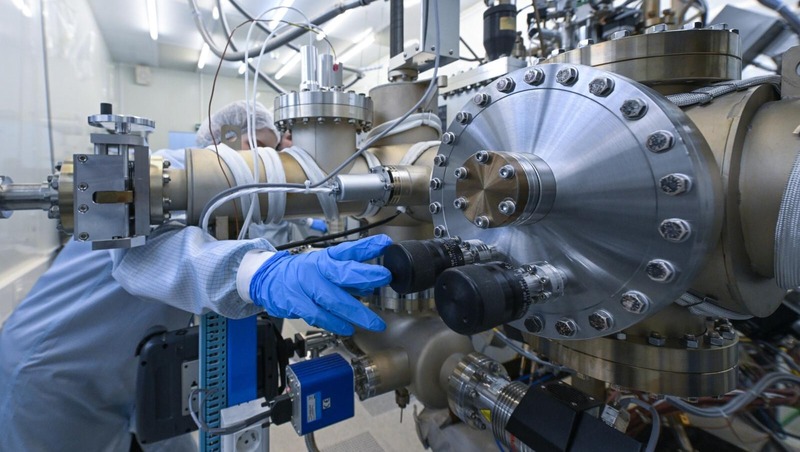 Петростат: Более 72 тыс. человек работают в области науки в Петербурге