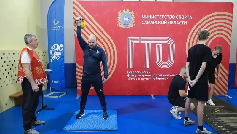  Федорищев выполнил нормативы ГТО вместе со школьниками Самарской области