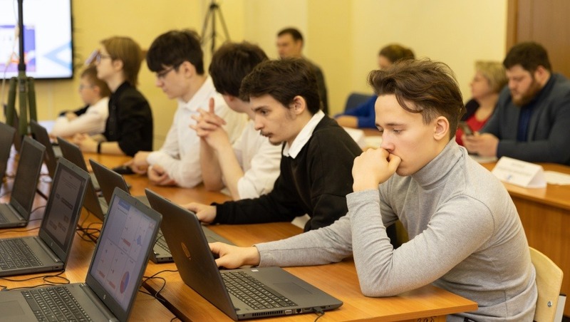 Российские школьники начнут изучать искусственный интеллект в рамках уроков информатики с 1 сентября