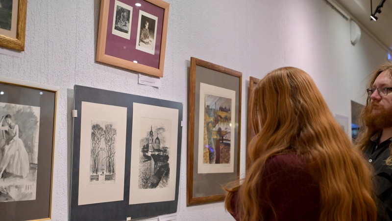 Бесплатная ретроспективная выставка работ свердловской художницы открылась в Екатеринбурге