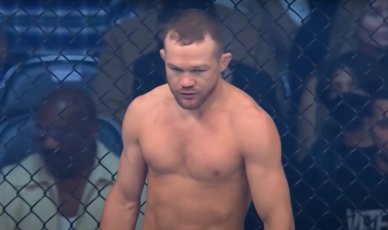 Россиянин Петр Ян вернул пояс чемпиона UFC в легчайшей весовой категории