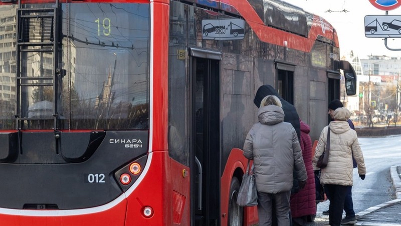Школьнику зажало голову дверью троллейбуса в Челябинске
