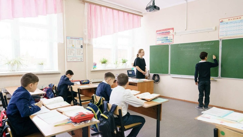 Школьные звонки в апреле заменят песнями о космосе