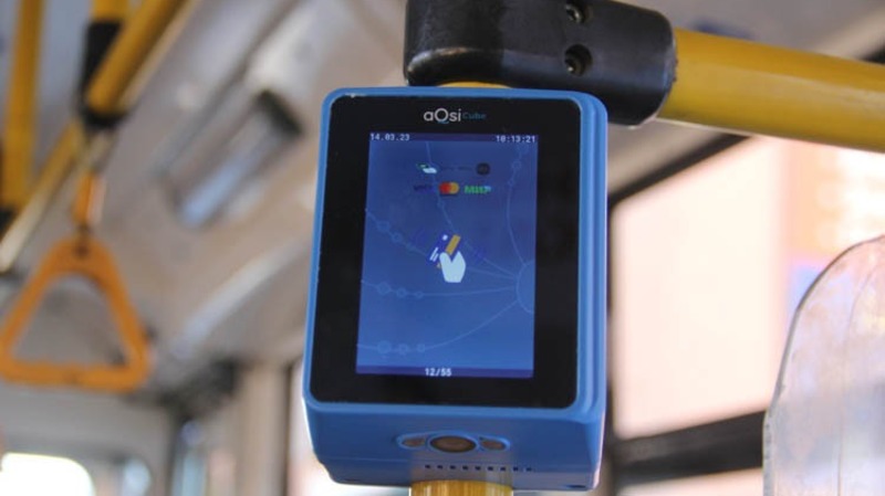 Только 9% омичей используют наличные для оплаты проезда