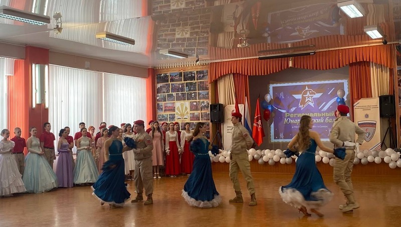 51 пара принимает участие в областном юнармейском балу в Самаре