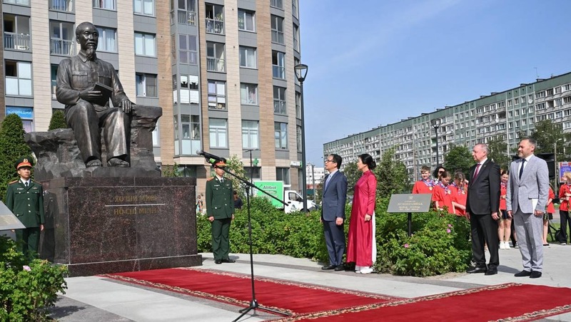 Площадь Хошимина открыли в Петербурге