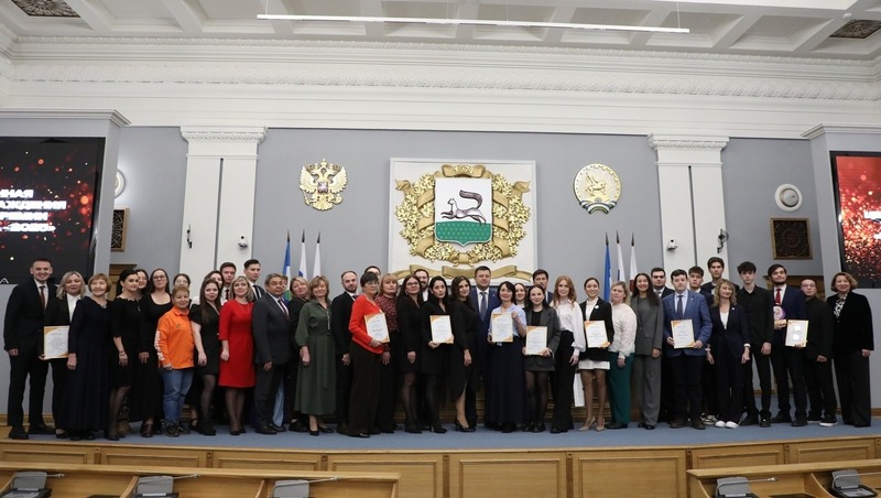 Мавлиев наградил лучших волонтеров Уфы за вклад в развитие города