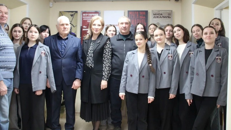 Выставка о героях РТ открылась в Елабужском колледже культуры и искусств