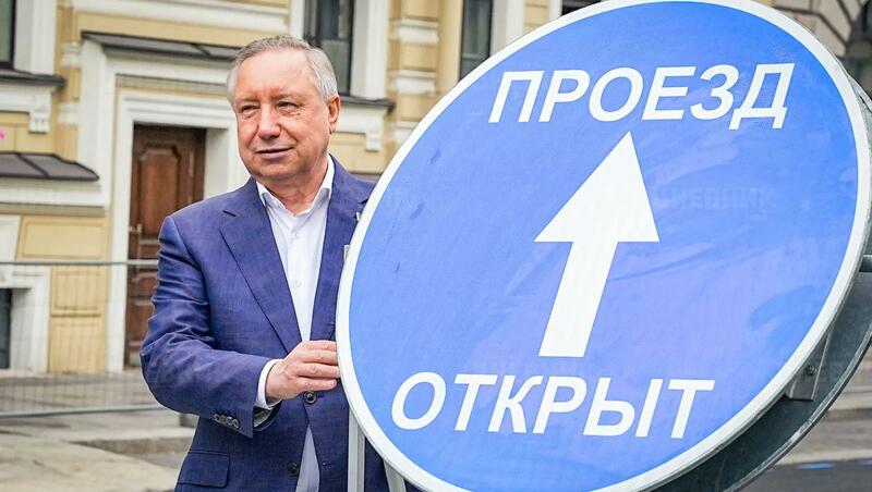 Александр Беглов открыл движение по Невскому проспекту