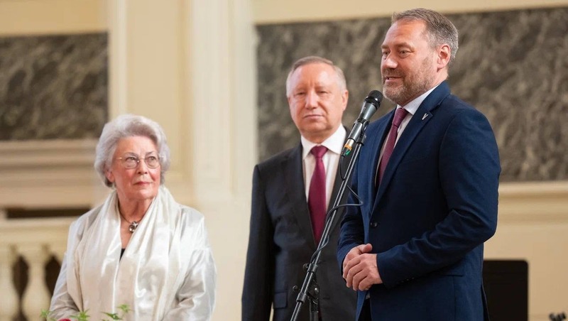 Александр Бельский поблагодарил библиотекарей Петербурга за их ежедневный труд