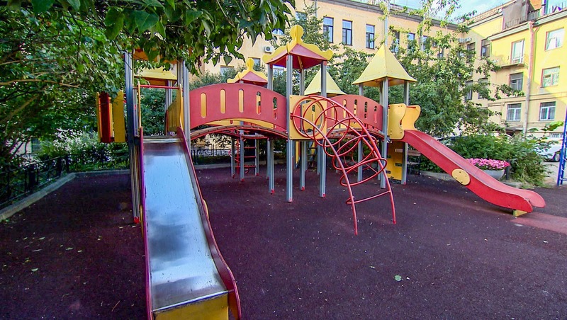 Более 200 детских и спортивных площадок благоустроят в 2026 году в Петербурге