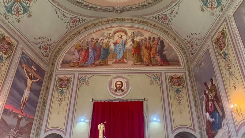 Уникальные фрески 19-20 веков восстановили реставраторы в старинном храме Троицка