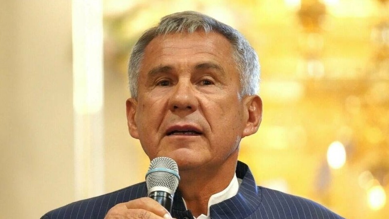 Минниханов поздравил женщин Татарстана с Днем матери