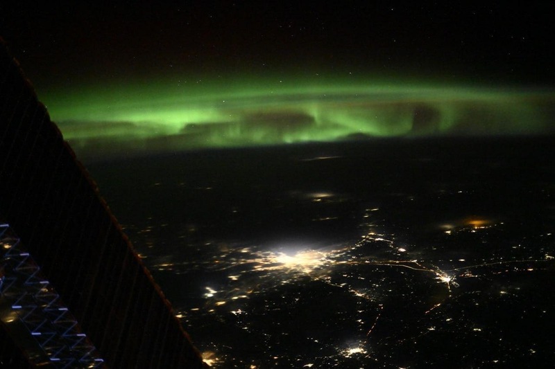 Космонавт запечатлел вид на сияющий Петербург с орбиты