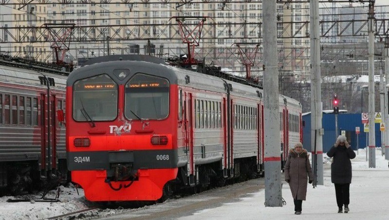 Более 10 пригородных поездов отменят в Свердловской области с 1 апреля