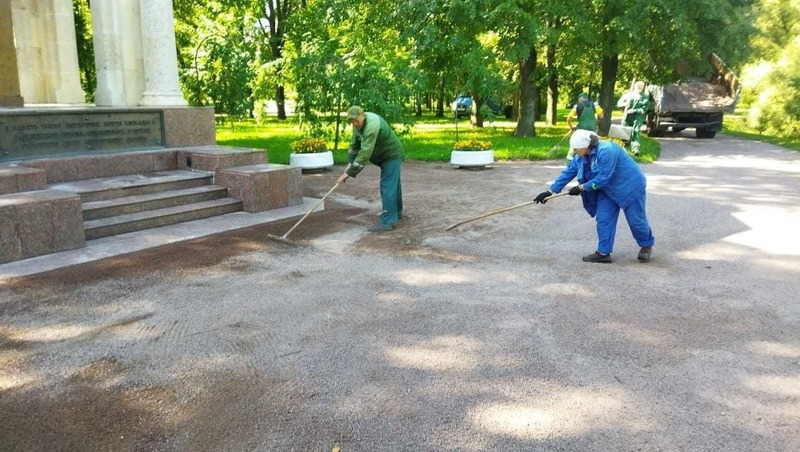 Памятник Зое Космодемьянской привели в порядок в Московском парке Победы