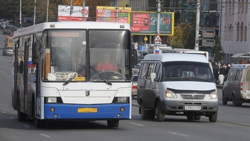 В Омске перед 1 сентября настраивают новые схемы движения транспорта по магистралям