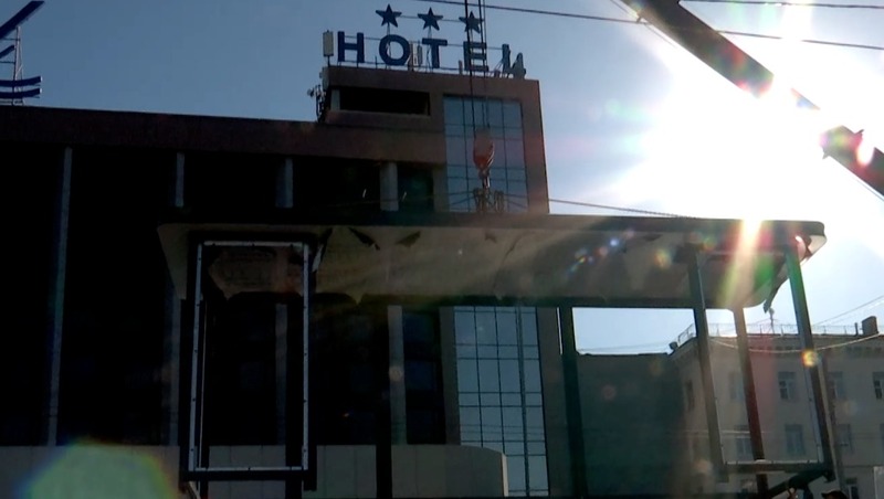 В Екатеринбурге установили 7-метровую остановку у ЖД вокзала