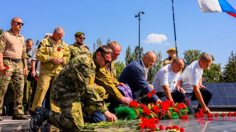 В омском парке Победы почтили память ветеранов боевых действий