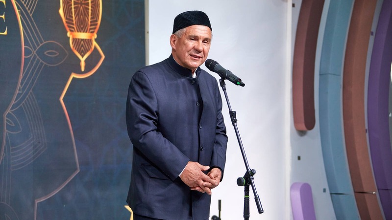 Рустам Минниханов поздравил татарстанцев с праздником Ураза-байрам