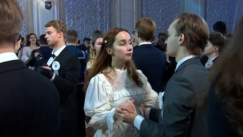 700 лучших студентов приняли участие в Губернаторском новогоднем студенческом бале в Петербурге