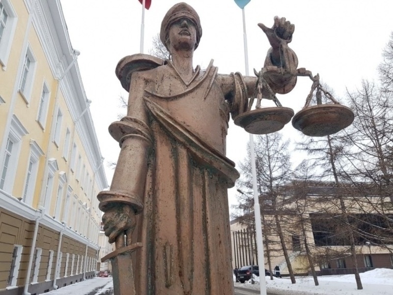 Хоценко поздравил омских юристов с профессиональным праздником