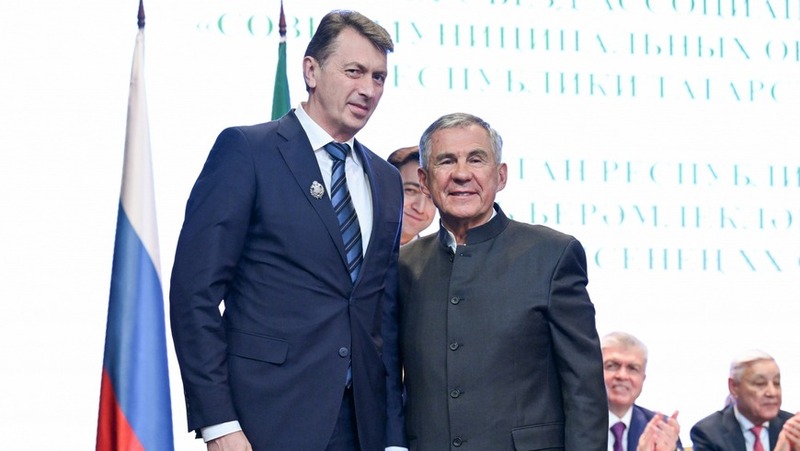 Минниханов вручил госнаграды 2 казанцам за заслуги в развитии местного самоуправления