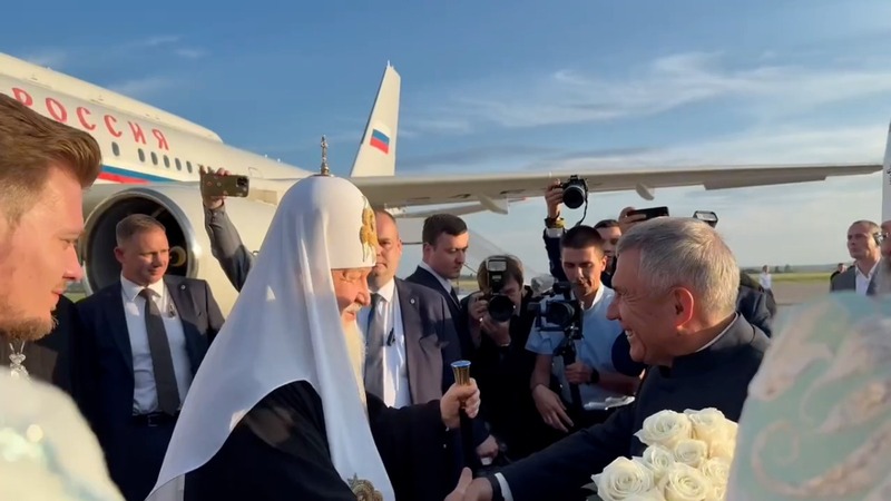Патриарх Кирилл возглавил божественную литургию в Казанском соборе