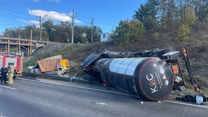 Грузовик насмерть сбил дорожного рабочего под Самарой