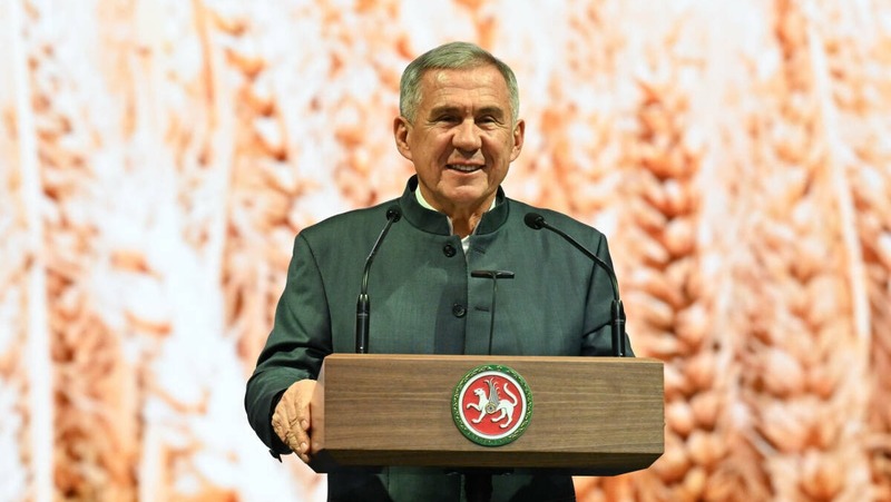 Минниханов поздравил аграриев Татарстана с профессиональным праздником