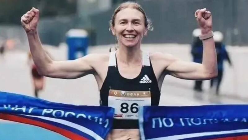 Петербурженка Анна Мокина стала лучшей на чемпионате России по бегу на дистанции 21,1 км