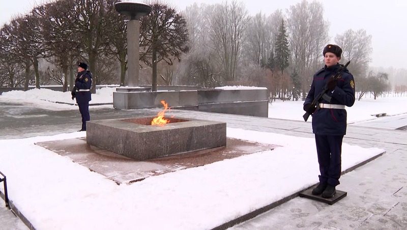 3,5  тыс. юных петербуржцев несли почётный караул на Пискарёвском кладбище за 2 года