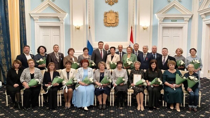 Хоценко наградили 27 омичей в преддверии Дня народного единства 