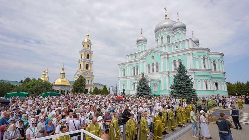 Праздничная божественная литургия состоялась в Серафимо-Дивеевском монастыре