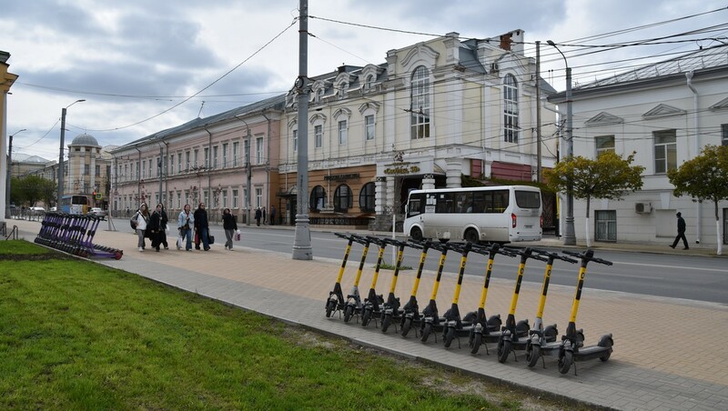 Водитель электросамоката пострадал в ДТП в Рязани