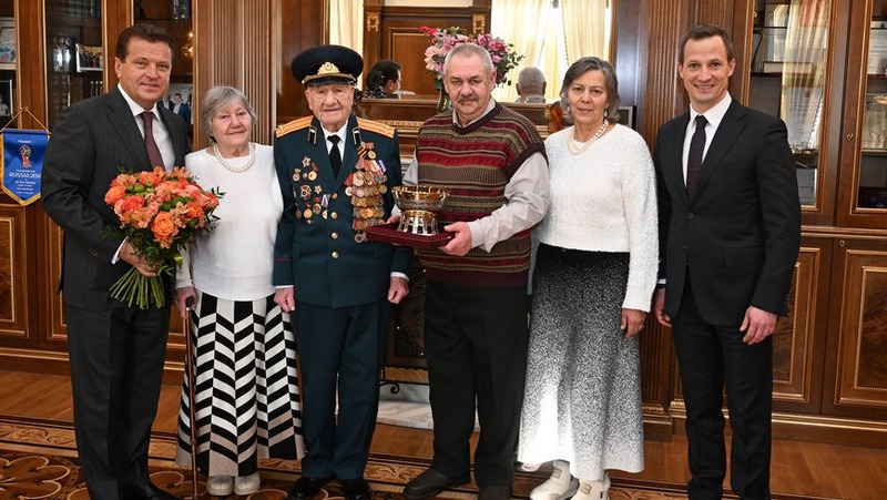 Ильсур Метшин поздравил со 100-летием ветерана ВОВ Алексея Комлева