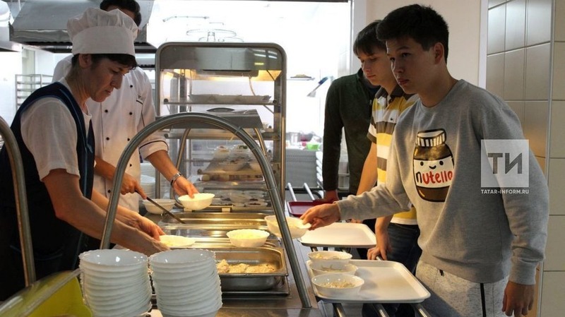 В РТ увеличили расходы на бесплатное питание младших школьников до 74,77 руб.