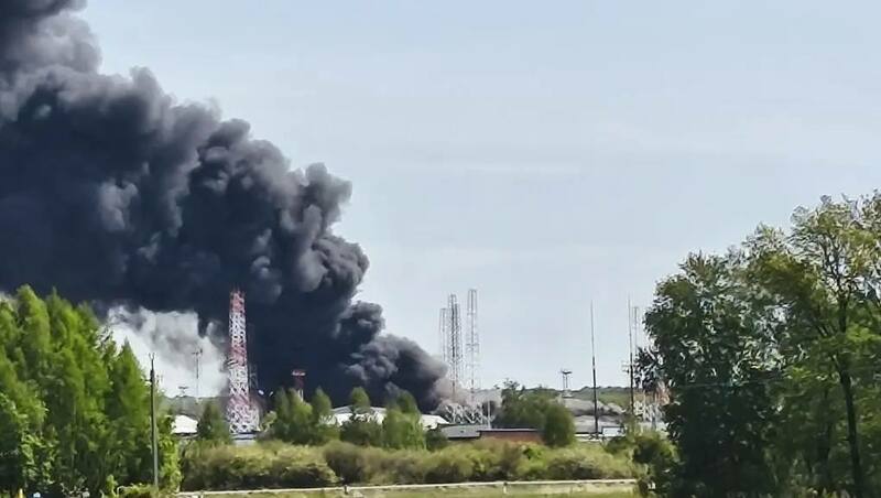 Под Уфой после хлопка и пожара на станции пострадали два человека