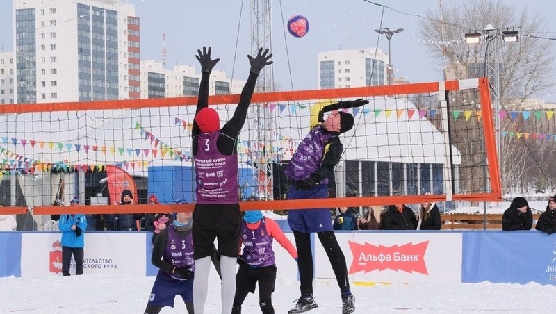 Более 100 спортсменов приняли участие в Открытом Кубке края по волейболу на снегу в Перми