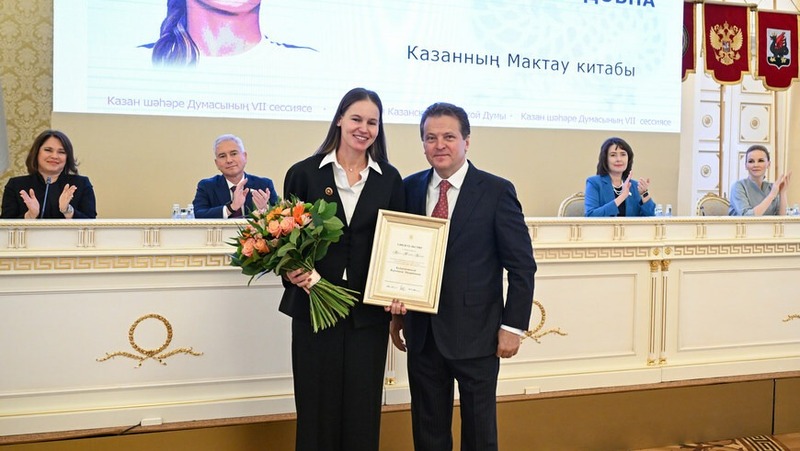 И.Метшин вручил 8 казанцам госнаграды за значительный вклад в развитие города