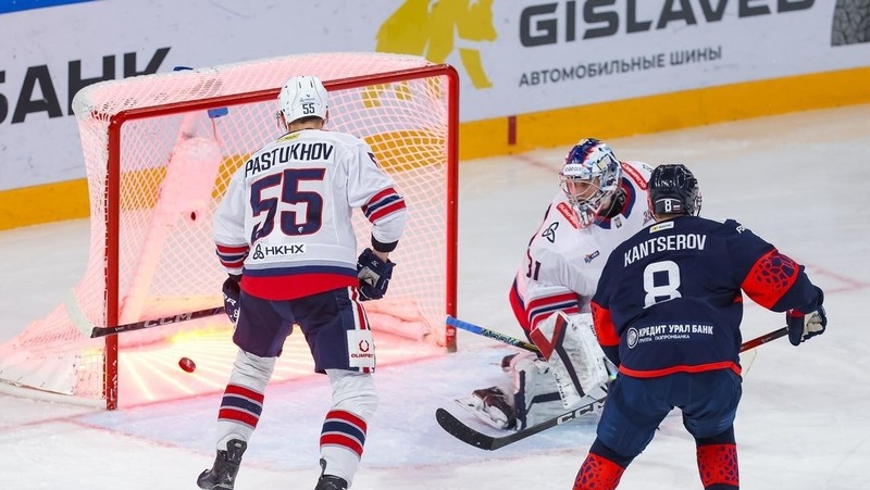 «Металлург» обыграл «Нефтехимик» в серии буллитов в матче КХЛ