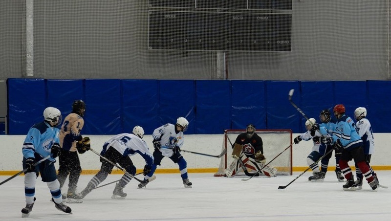 12 команд принимают участие в городском этапе турнира по хоккею в Самаре