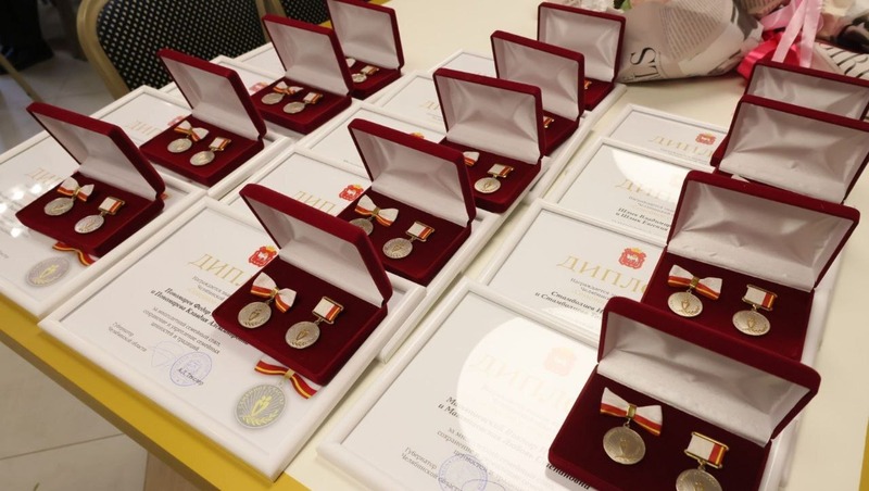 Более 20 тыс. семей получили знак «Семейное счастье» в Челябинской области