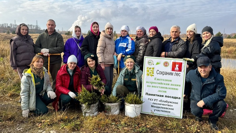 Елабужане высадили деревья в рамках всероссийской акции «Сохраним лес»