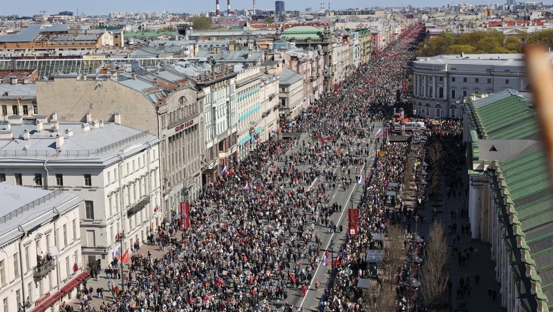 В Петербурге шествие «Бессмертного полка» собрало 1,1 млн человек