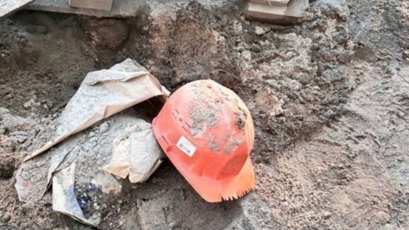 Бочка весом в тонну насмерть придавила рабочего на стройке в Петербурге