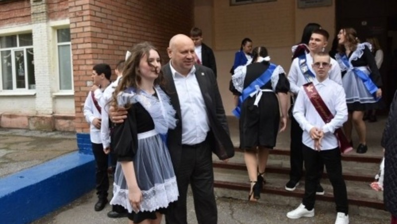 Мэр Шелест: «Желаю выпускникам успешно сдать экзамены и помнить учителей»
