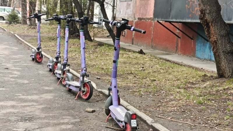 В Хабаровске задержали двух подростков за кражу четырёх электросамокатов