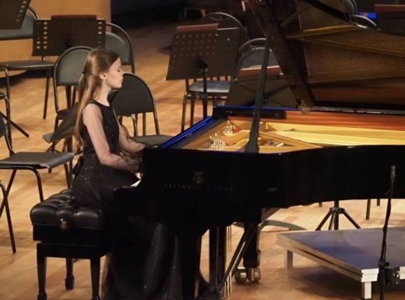 Юная свердловчанка завоевала Гран-при международного конкурса пианистов